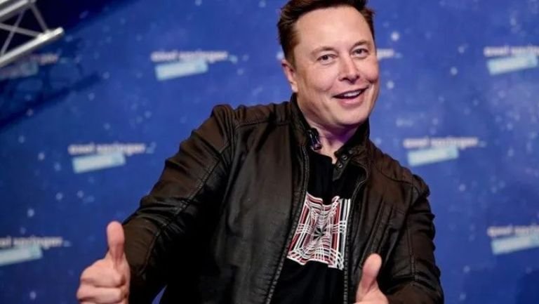 Brasil: Estafaron a mujer de 79 años: le hicieron creer que estaba de novia con Elon Musk y le robaron sus ahorros