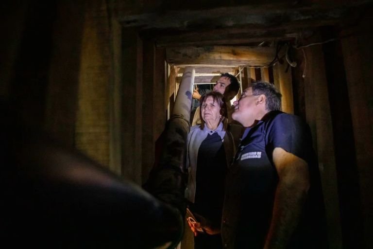Bullrich recorrió el túnel del frustrado robo en San Isidro: “El que las hace, las paga”