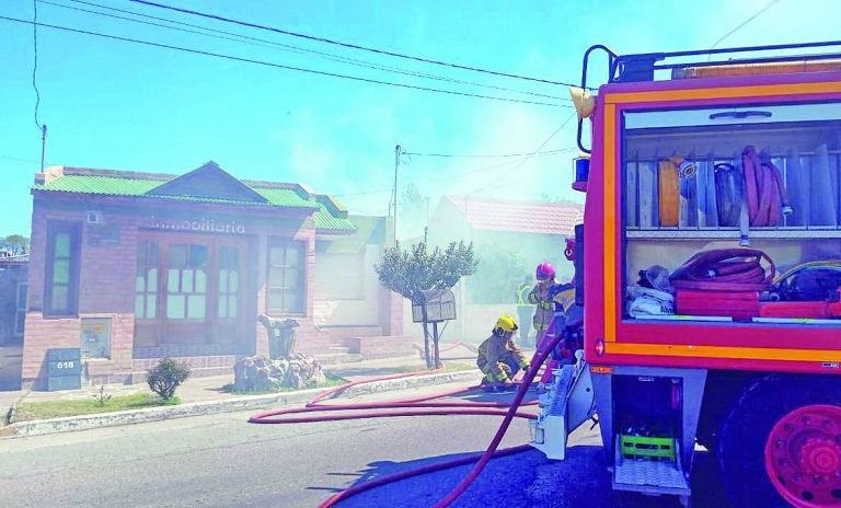 Chispa de las brasas de un asado terminó quemando un galpón en Gaiman