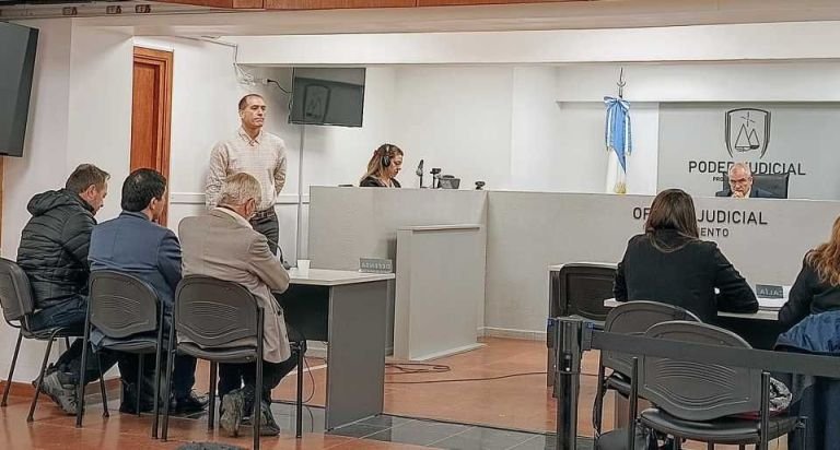 Comenzó el juicio contra concejal de Sarmiento por los delitos de daño, portación de arma de fuego, desobediencia a la autoridad y hurto