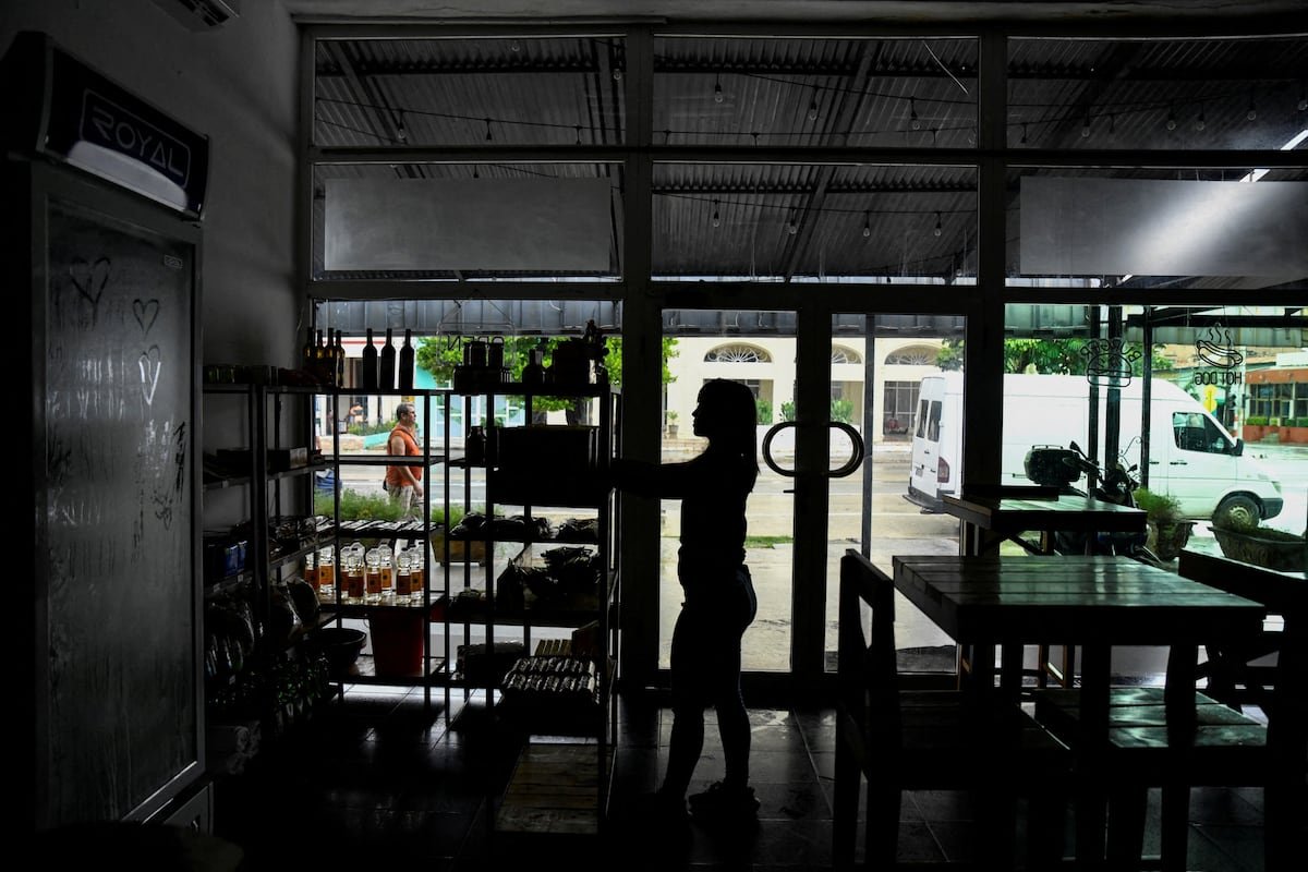 Cuba sufre un apagón nacional y se declara en “emergencia energética” ante el colapso del sistema eléctrico