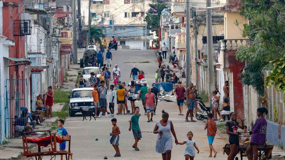 Cuba: volvió la luz a La Habana, aunque varias provincias siguen sin servicio | La tormenta tropical Oscar cruza el este del país dejando casas destruidas