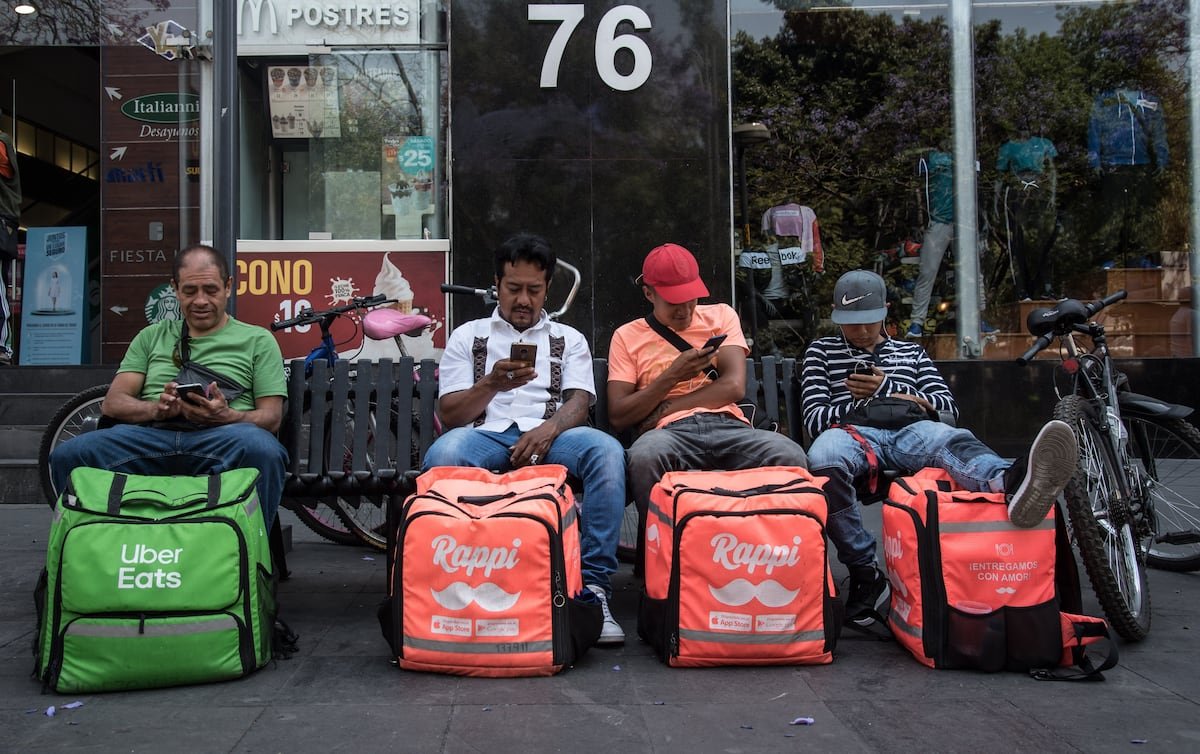 Derechos laborales para los repartidores por aplicación: el Gobierno lanza la reforma para regular su trabajo