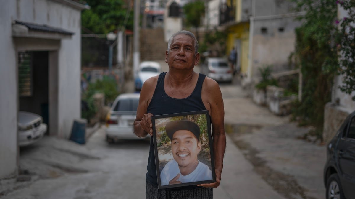 Desaparecidos por cuidar un yate: los 24 marineros que se tragó ‘Otis’