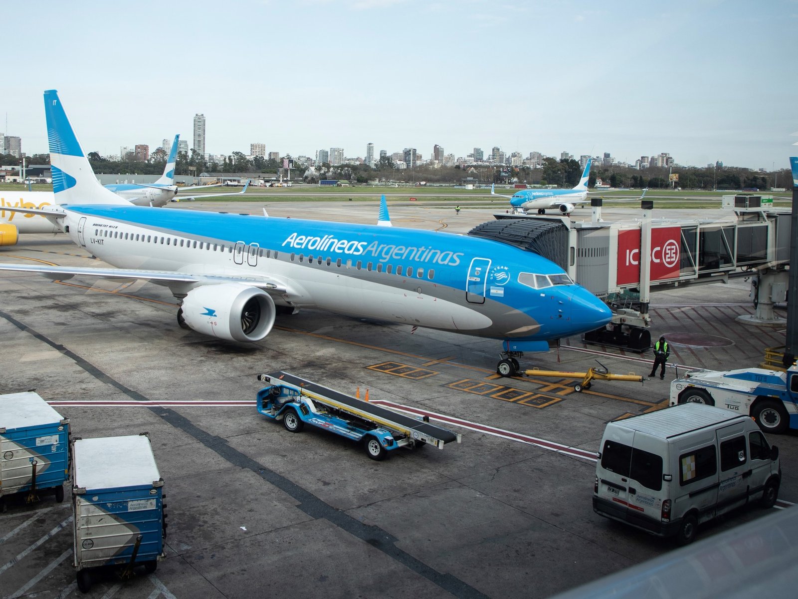 El Gobierno dispuso cambios en el Código Aeronáutico para evitar que Argentina descienda de categoría en la seguridad operacional