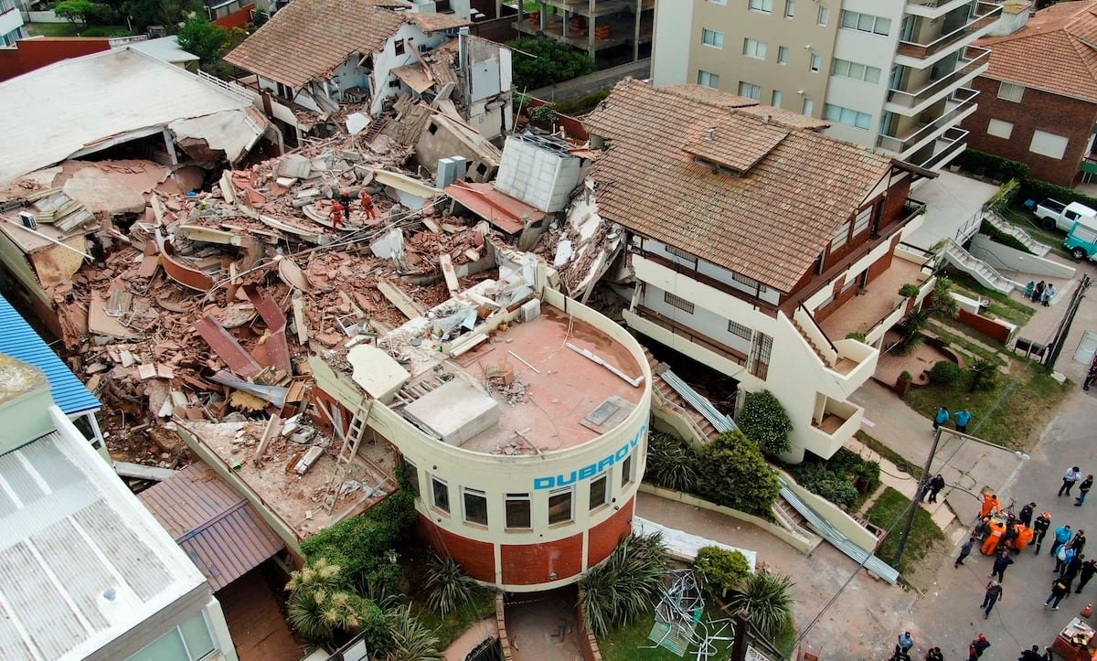 El derrumbe del Hotel Dubrovnik en Villa Gesell deja al menos 7 desaparecidos