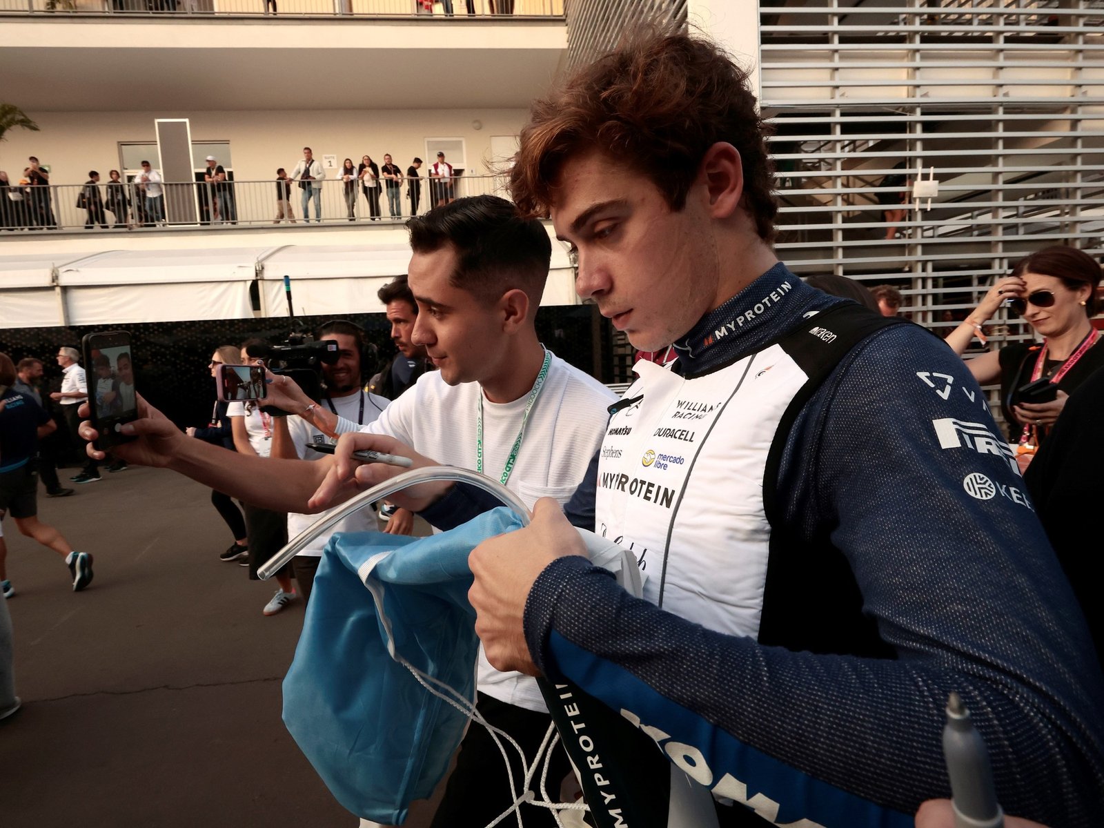 Franco Colapinto aprovechó para probar a fondo su Williams en México y terminó sin golpes en un primer ensayo repleto de accidentes