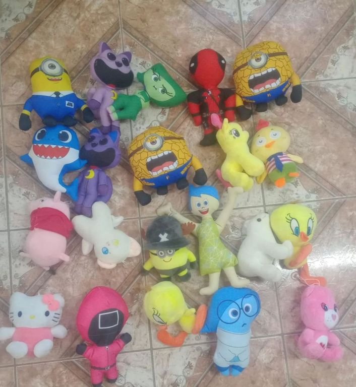 Increíble robo en una máquina expendedora de peluches del centro comodorense