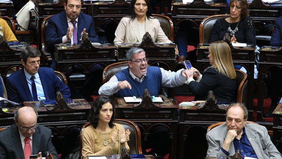La trastienda del juicio político a Milei por sus ataques contra Cristina Kirchner | Iniciativa del senador Carlos Linares