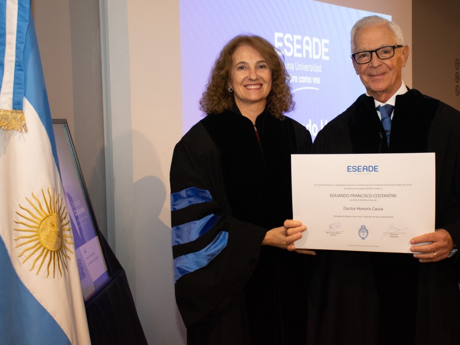Le dieron un doctorado Honoris Causa a Eduardo Costantini en la universidad de Benegas Lynch