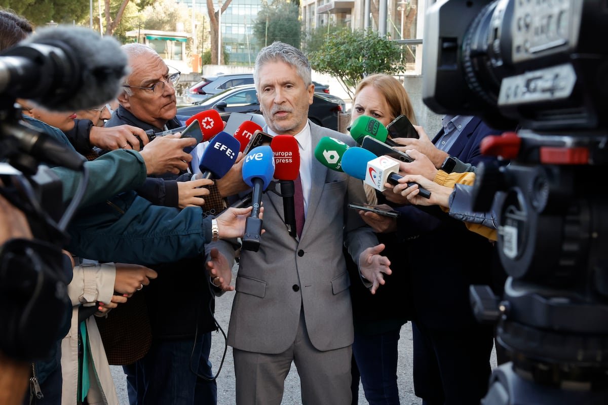 Marlaska tacha de “gravedad manifiesta” los insultos homófobos sufridos en Navarra | España