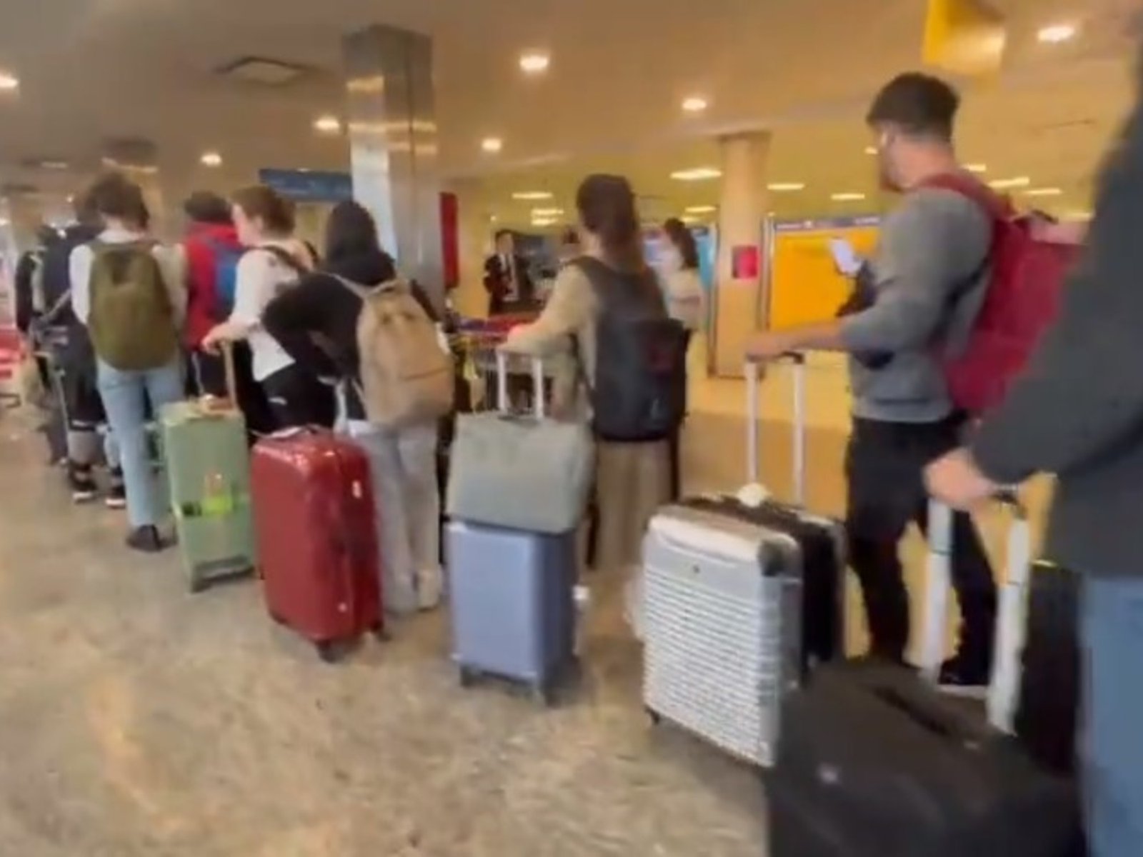 Más de dos horas de demora para pasar por el scanner de Aduana en Ezeiza por un paro del personal de AFIP
