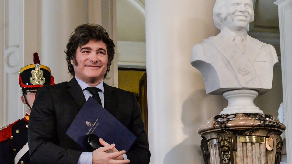 Milei ajusta a lo Menem: el financiamiento educativo cayó 40 % en 2024 | Se desplomaron los fondos para escuelas y universidades