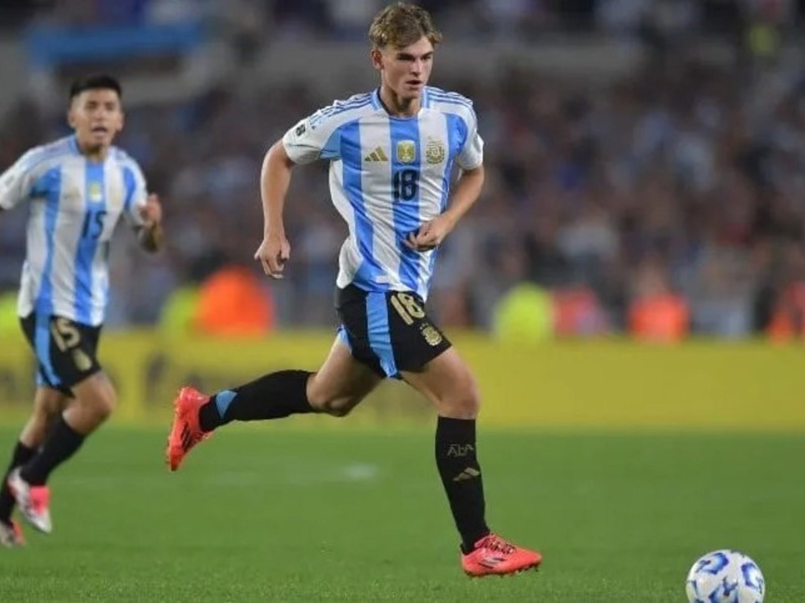 Nico Paz, el europibe que heredó de su padre futbolista la pasión por Argentina y demostró su calidad en el debut con la Selección