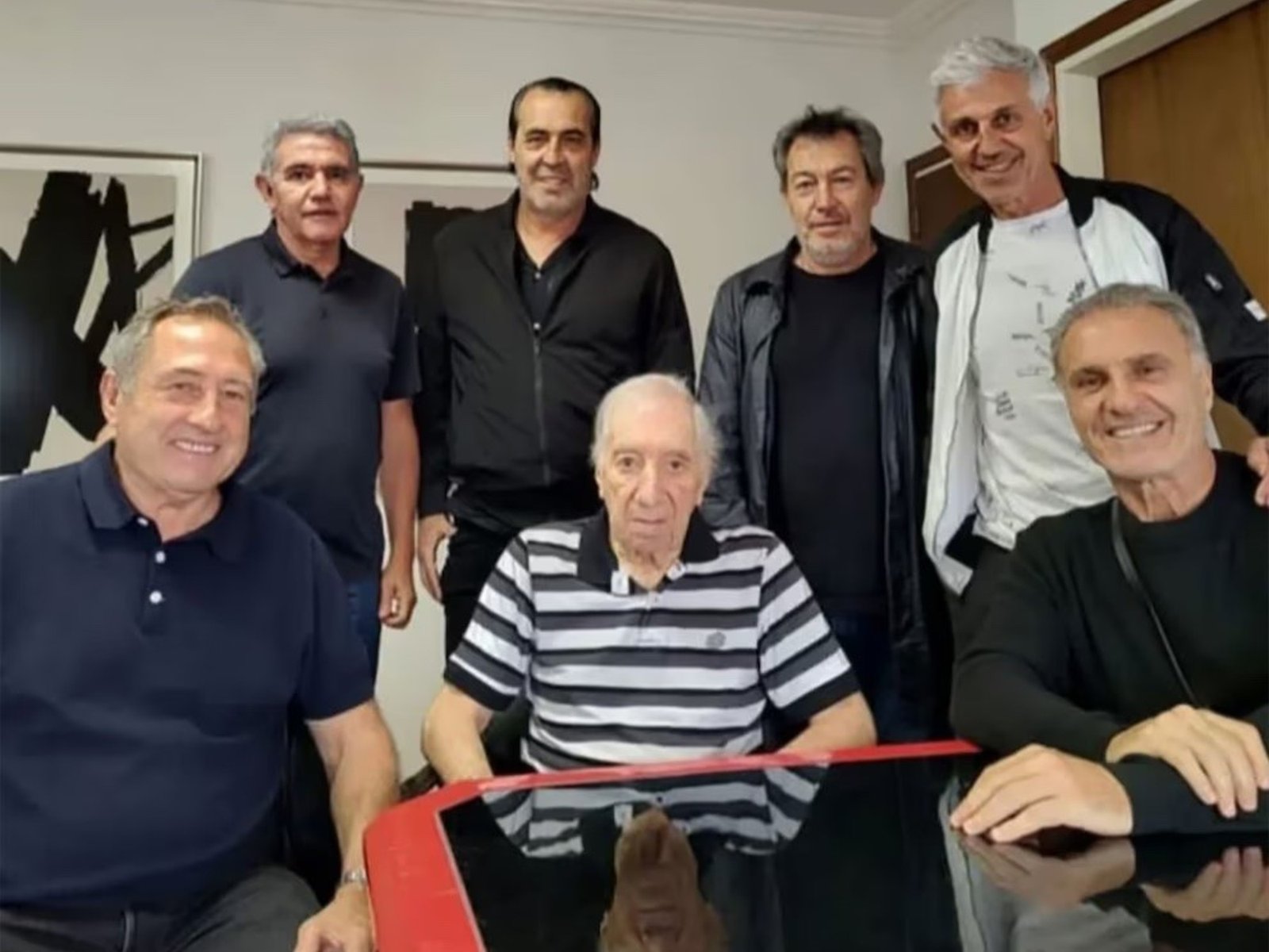 Otra emotiva visita de seis campeones del mundo a Carlos Salvador Bilardo: “¡Qué lindo verte bien!”