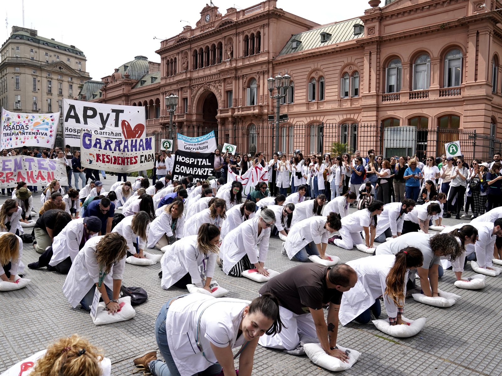 Polémica por un dato clave en el proyecto del Gobierno para transferir los hospitales nacionales a las provincias