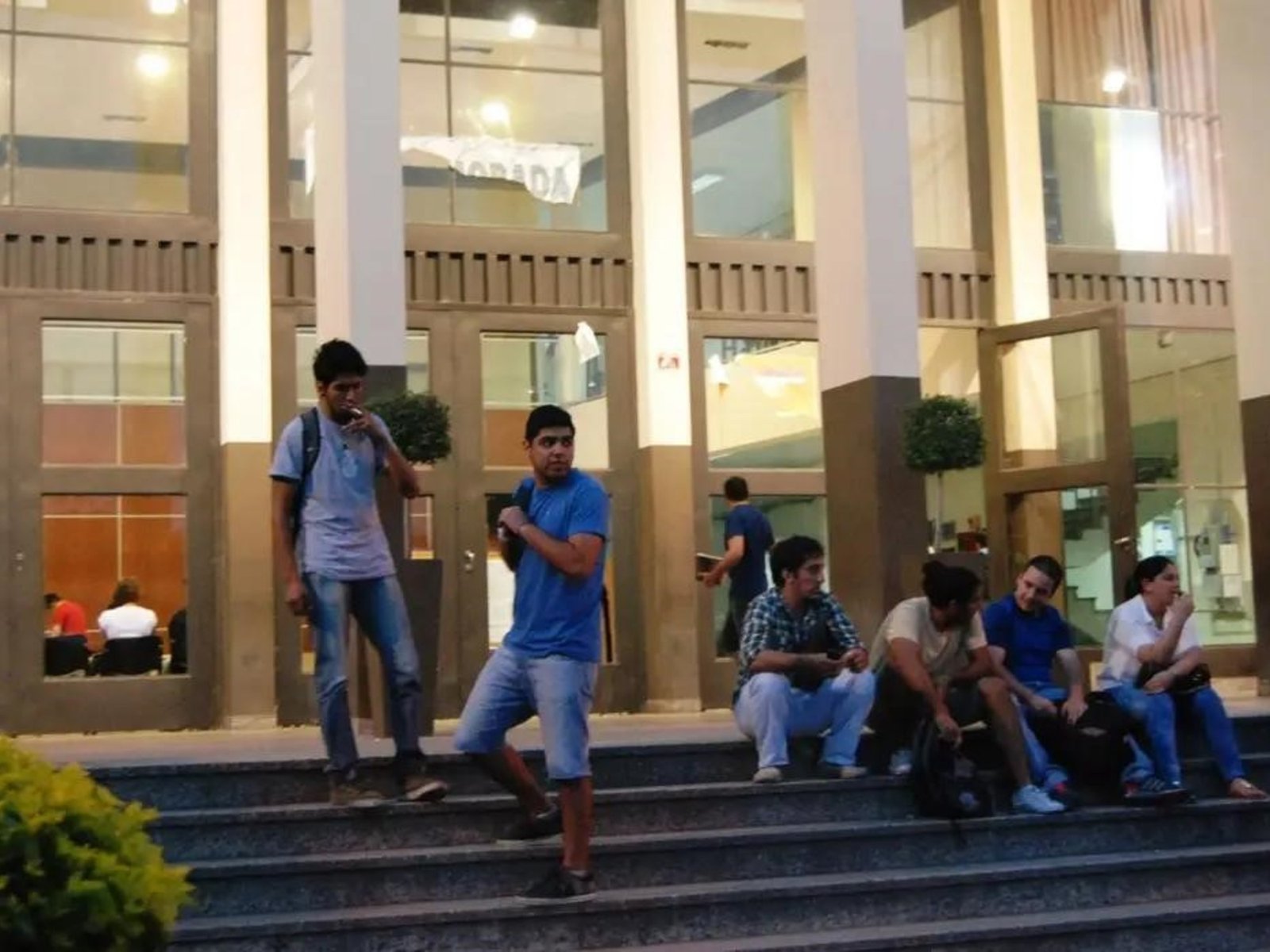 Polémica por una universidad pública que está cobrando para hacer el curso de ingreso