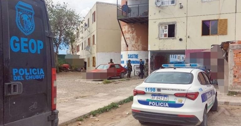 Por balaceras en las Mil Viviendas de Trelew la policía allanó un departamento y secuestró balas y restos de municiones