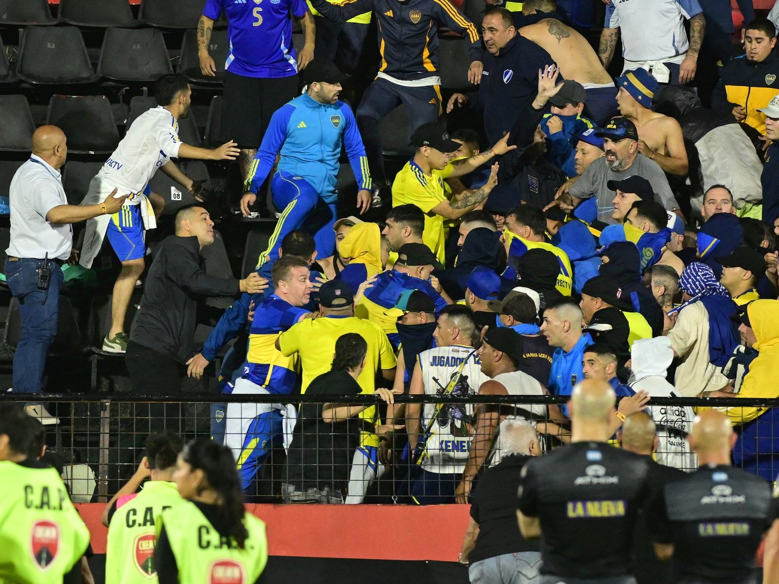 Prohibieron el acceso a las canchas a dos barras de Boca por los incidentes ante Gimnasia en Rosario