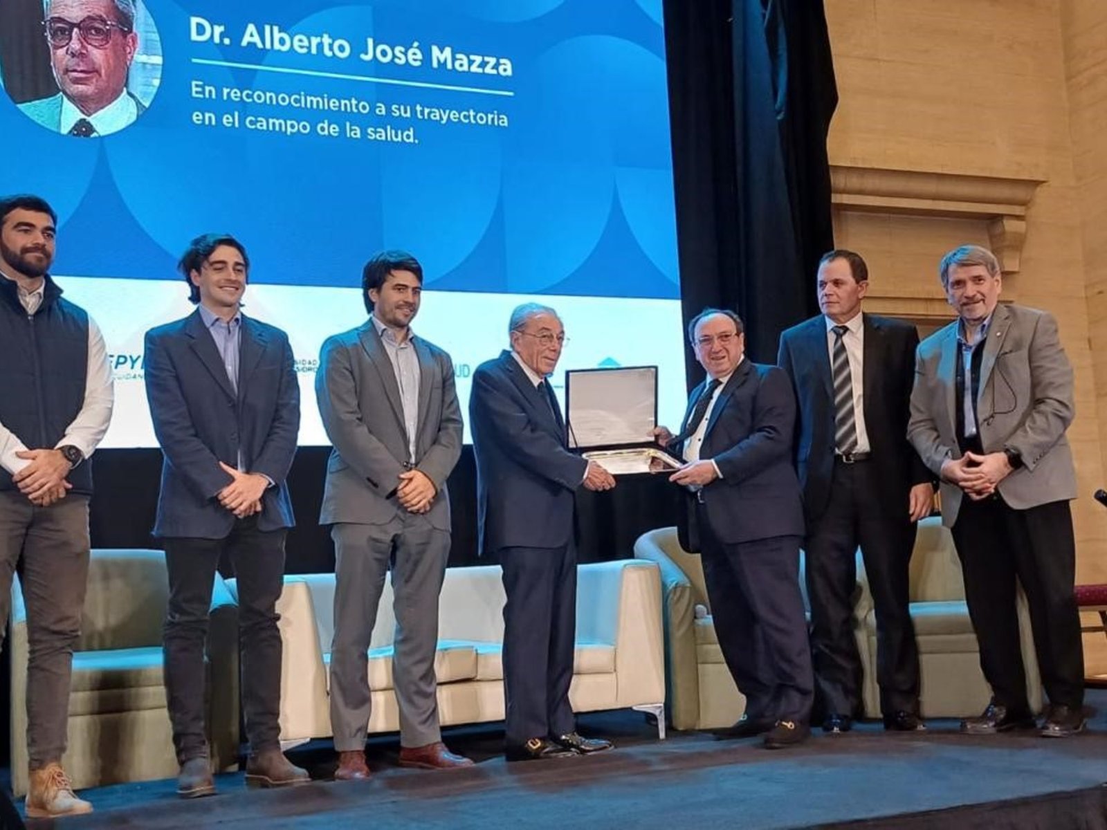 Reconocimiento de la CAME al exministro de Salud de la Nación Alberto Mazza
