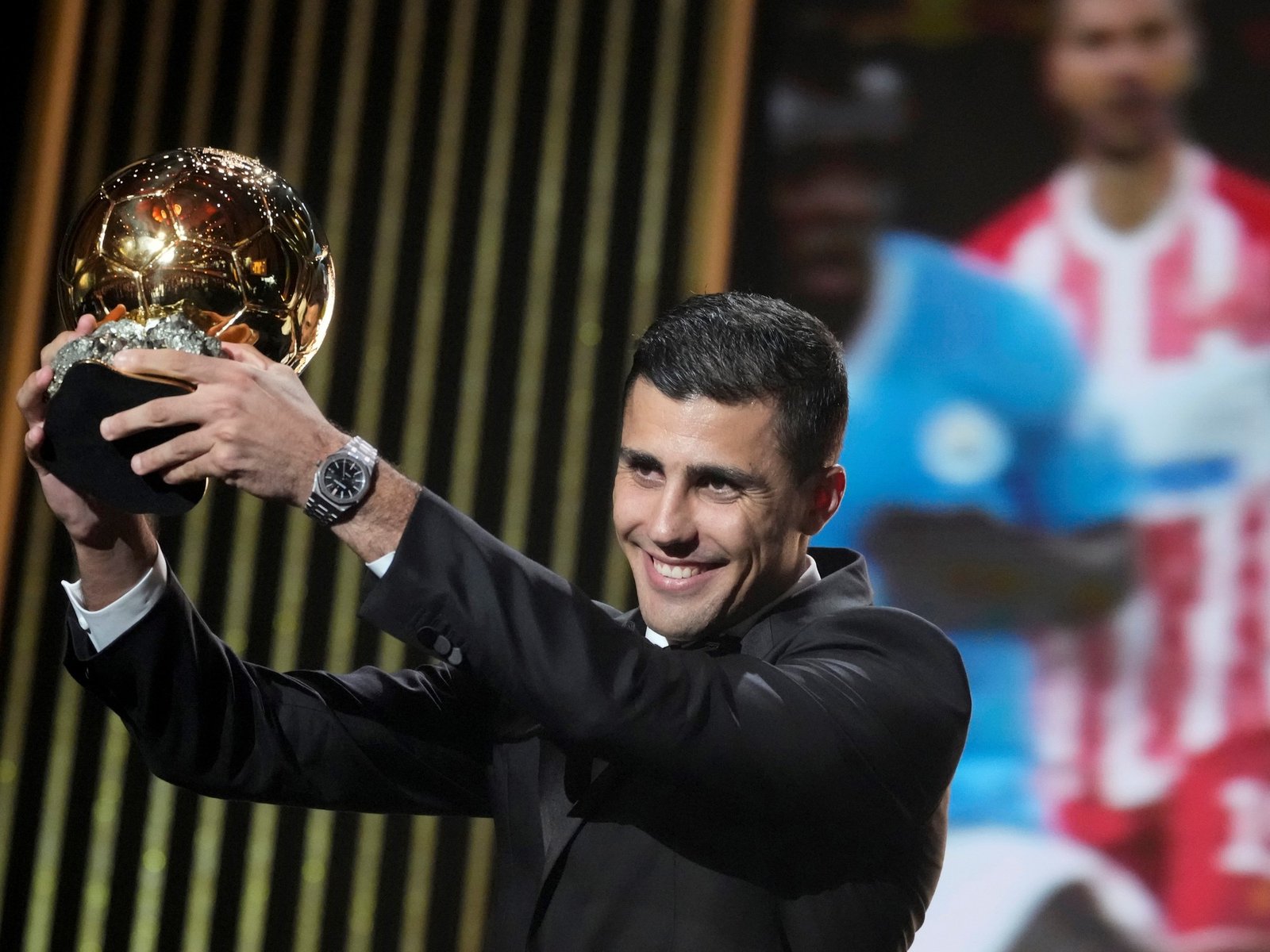 Rodri ganó el Balón de Oro 2024 y Dibu Martínez marca una época al ser elegido como el mejor arquero del mundo por segundo año consecutivo
