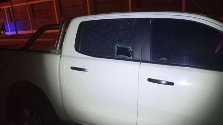 Rompió el vidrio de una camioneta para sustraer elementos y fue detenido