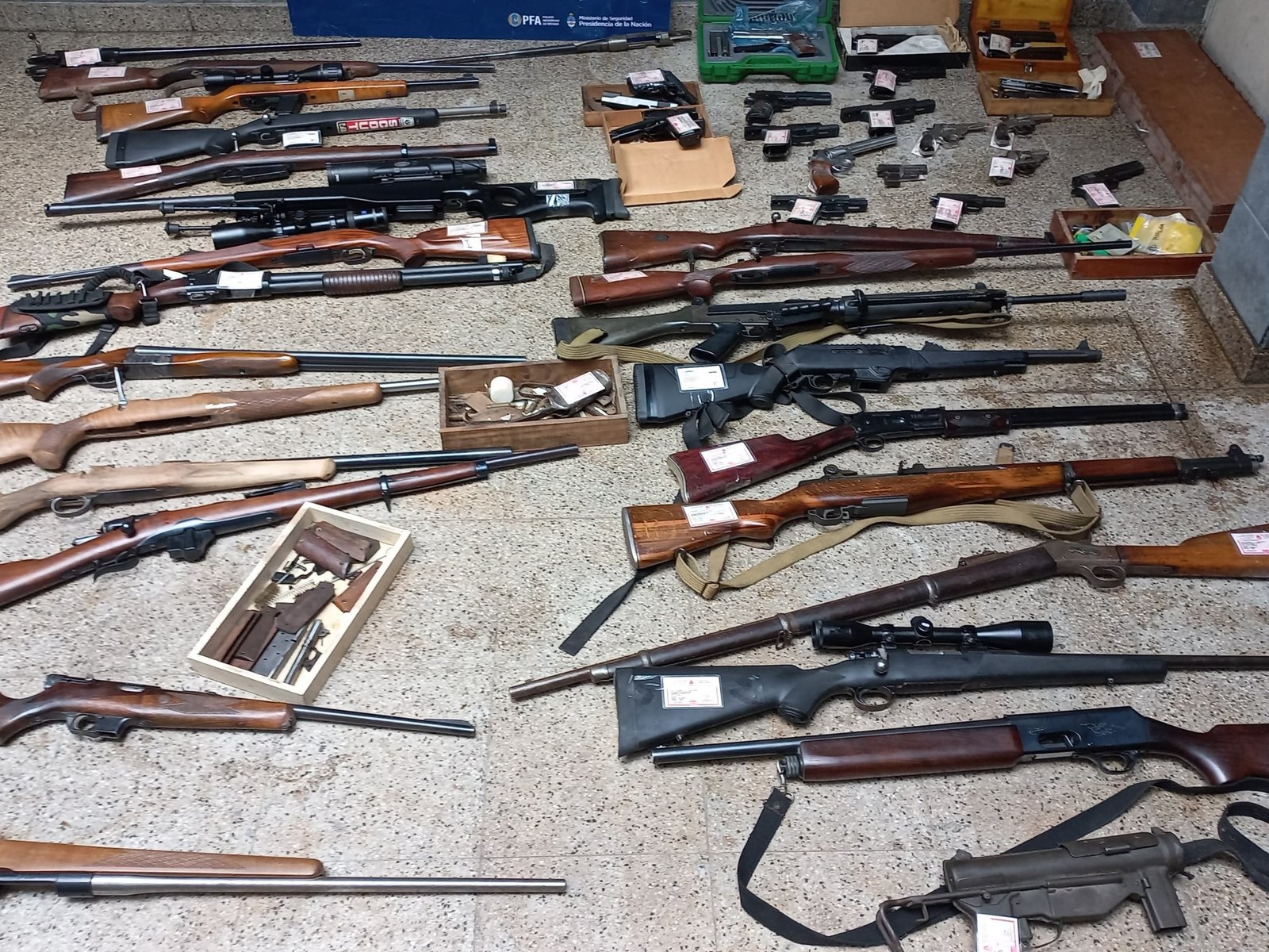Secuestran más de cien armas ilegales en un megaoperativo policial en Rosario: 8 detenidos