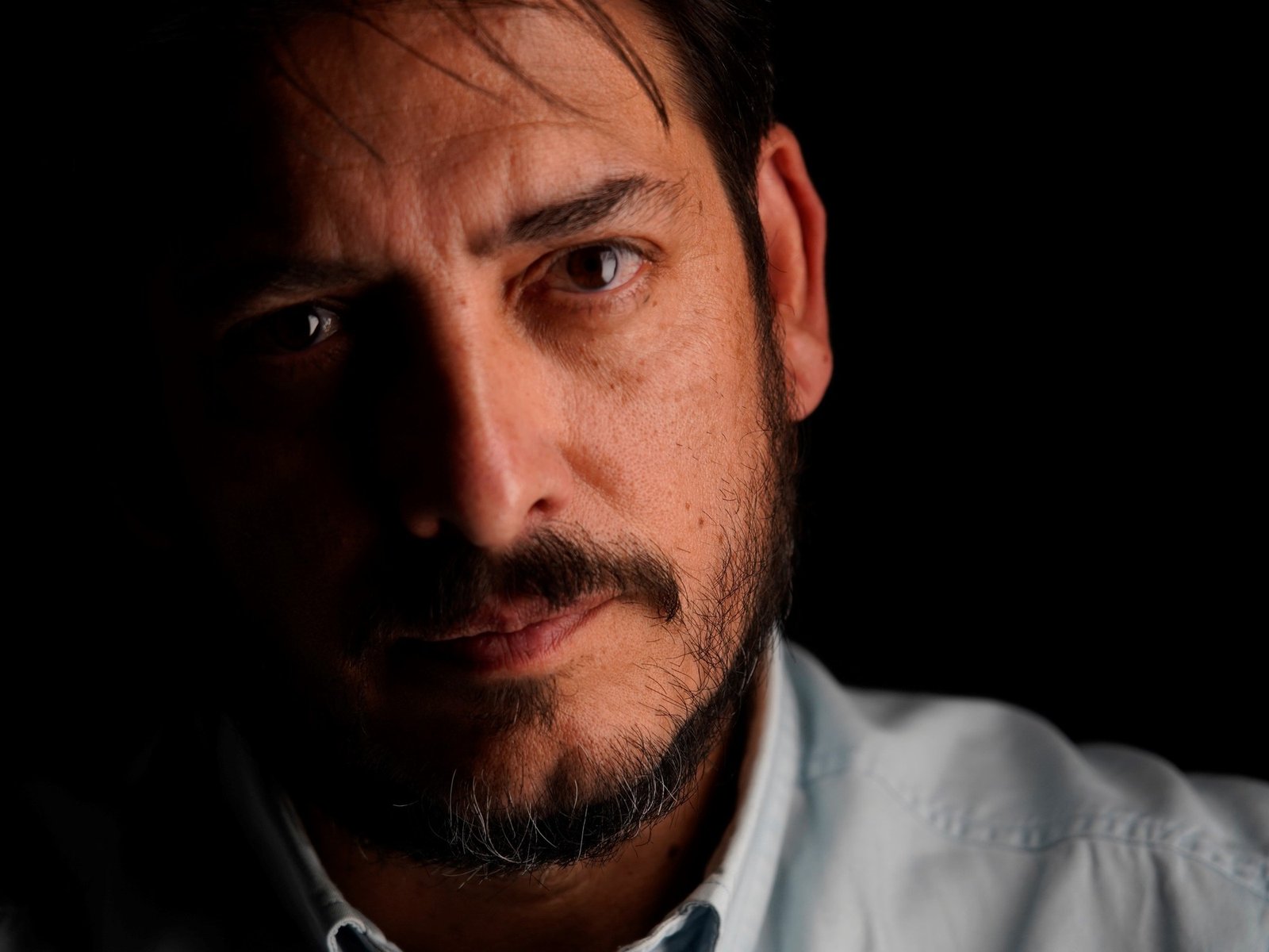“Ser inmigrante es una novela épica y yo la escribí con cuerpo y alma”