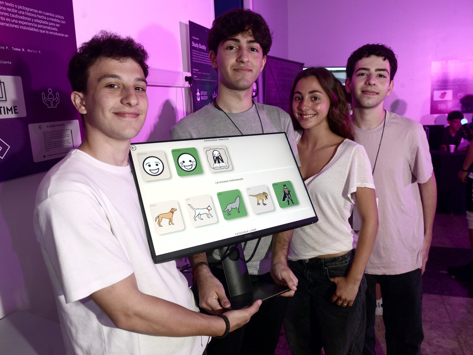 Son estudiantes de 5° año y diseñaron una web para que personas con discapacidad creen sus propios cuentos