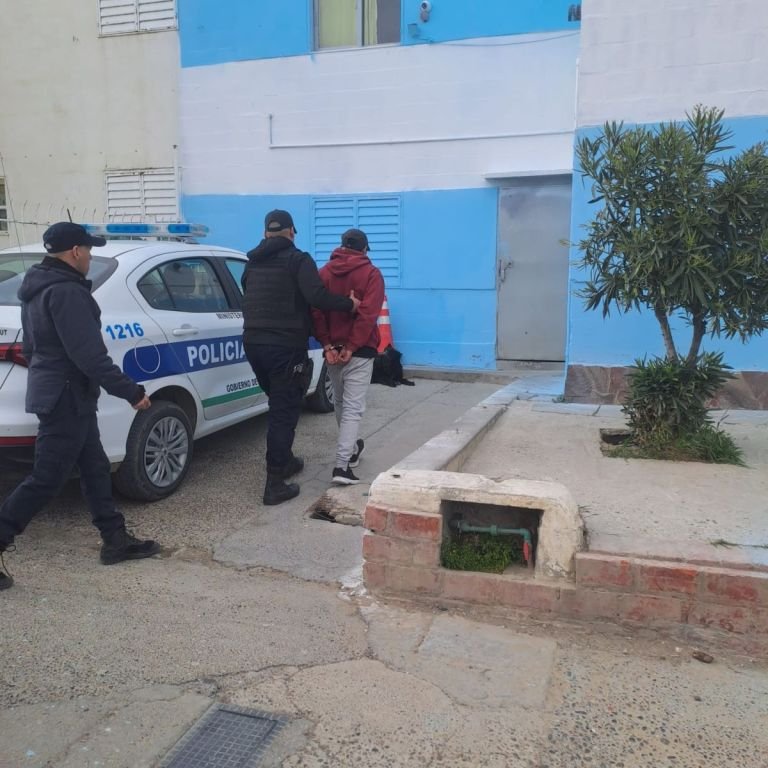 Tenía pedido de captura y lo detuvieron en barrio Moure