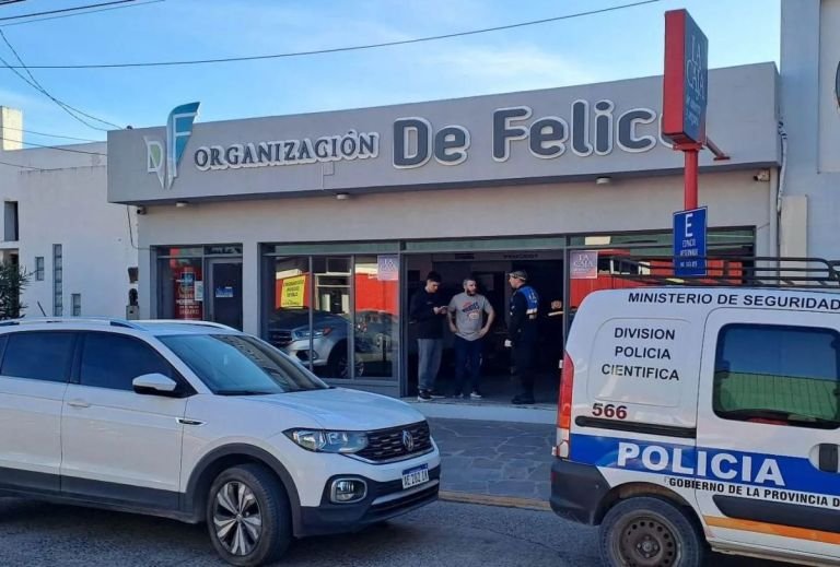 Trelew: hallaron abandonado cerca de un puesto policial uno de los tres vehículos robados de una concesionaria de Rawson