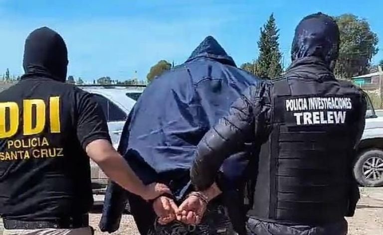 Trelew: la Policía del Chubut detuvo a tres sujetos por un robo agravado en Caleta Olivia