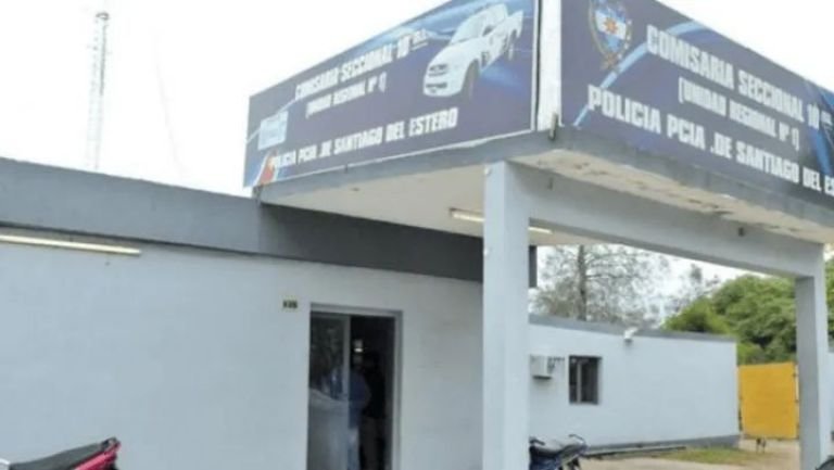 Un delincuente se “vistió” de pies a cabeza con bolsas de residuos y a punta de cuchillo asaltó un comercio