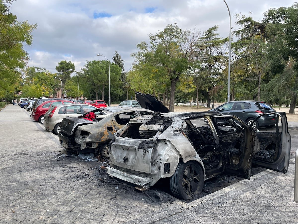 Un mes de coches vandalizados a diario en una misma calle de Usera y aún se desconocen autores y motivos | Noticias de Madrid