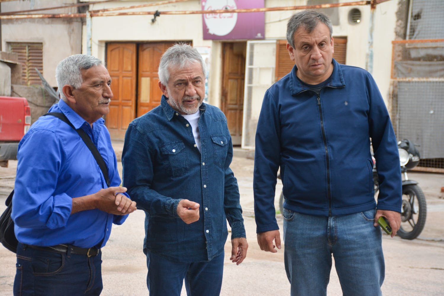 EL MUNICIPIO CAPITAL RETIRA MÁS AUTOS ABANDONADOS DE LA VÍA PUBLICA