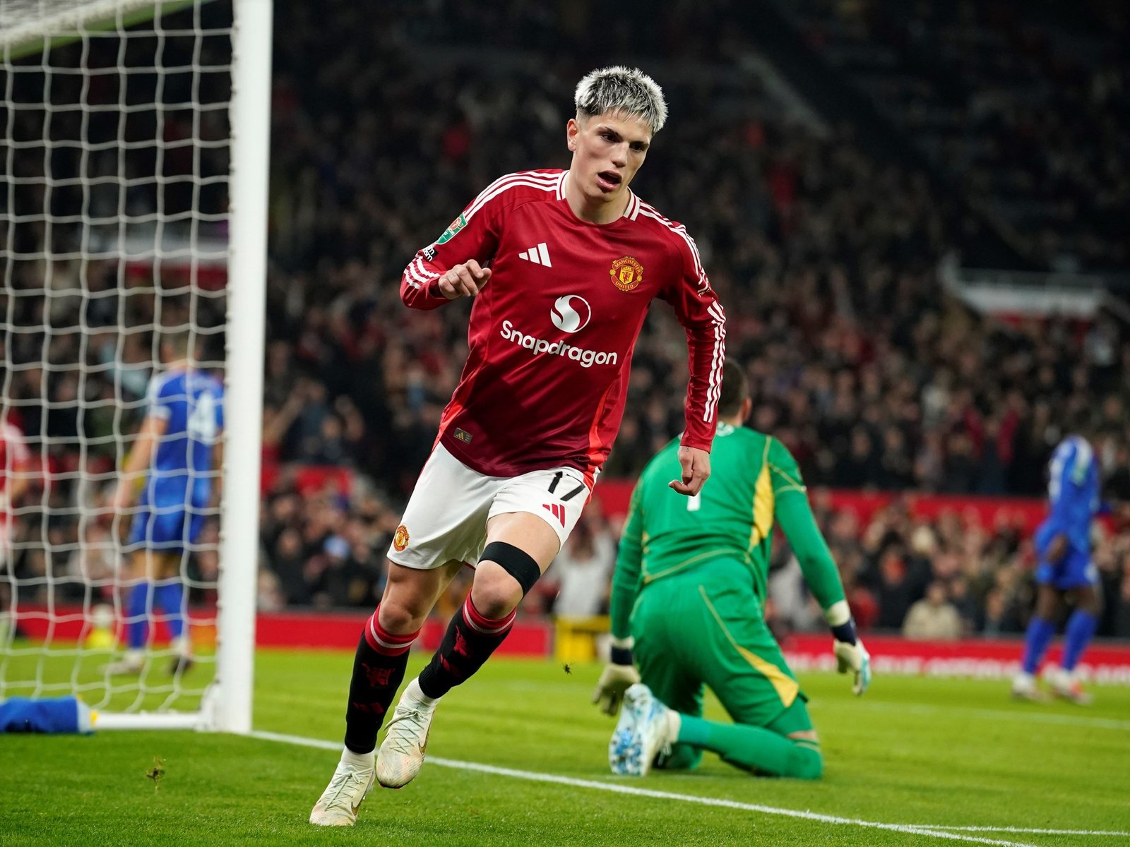 asistencia y gol de Garnacho para la resurrección del Manchester United en la Copa de la Liga