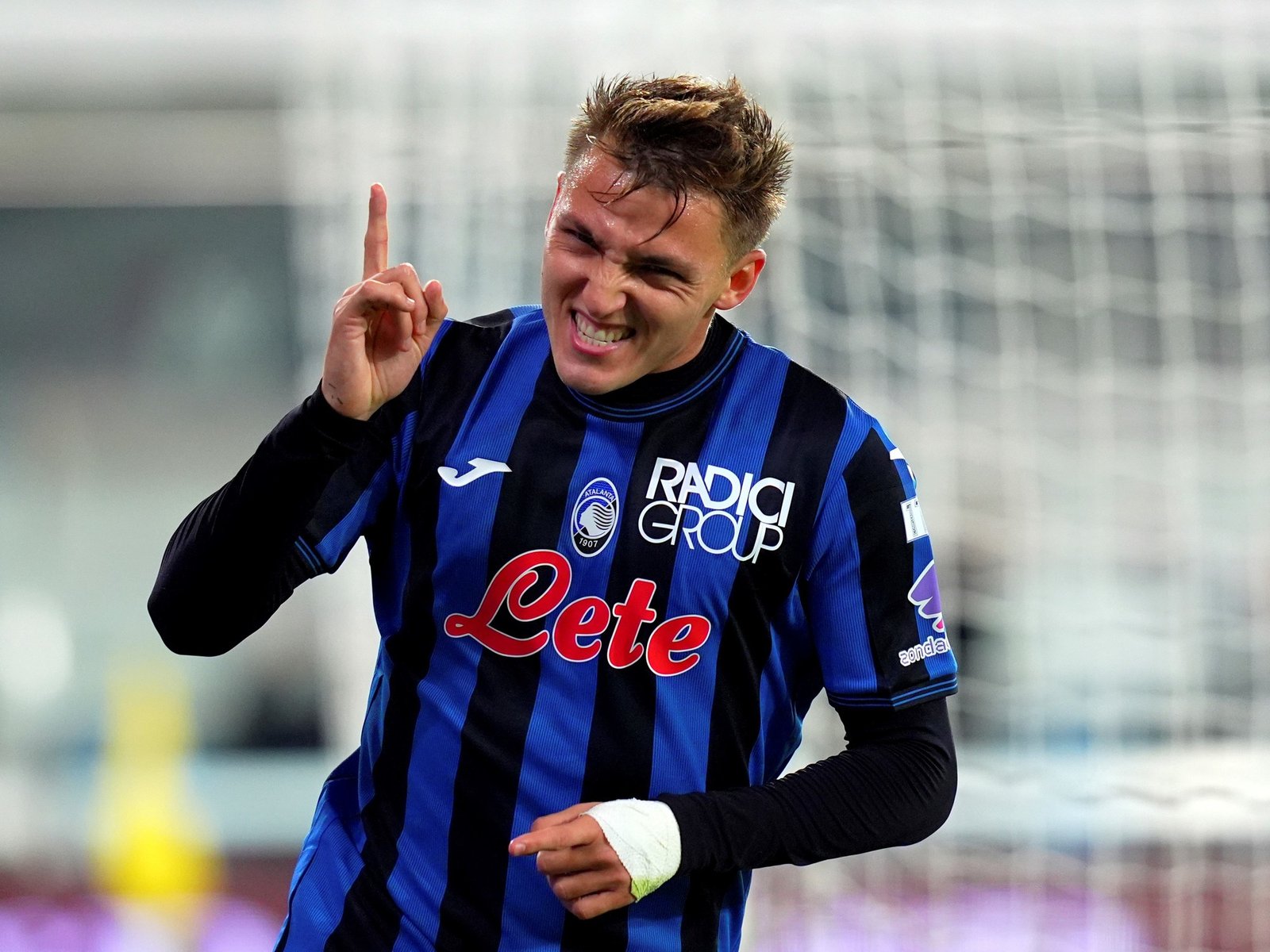 dos gritos para la goleada de Atalanta y para escaparse como goleador de la Serie A del Calcio