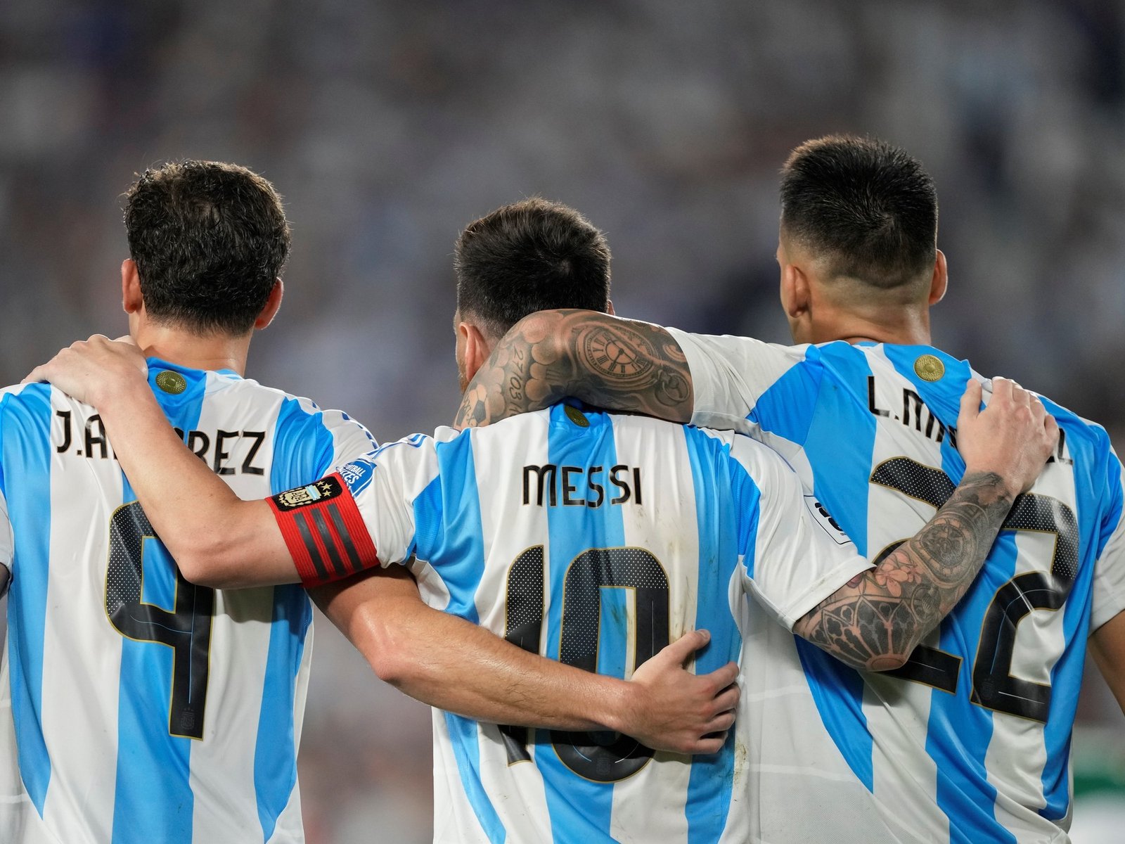 el bautismo de Messi-Lautaro-Julián fue con un recital de goles en el Monumental