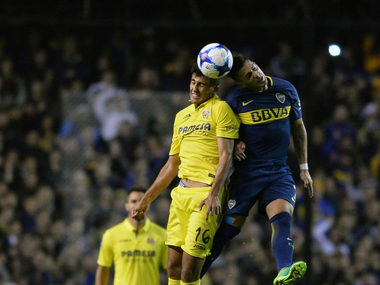 el codazo que le dio Fernando Gago y el debut de Edwin Cardona con la ’10’