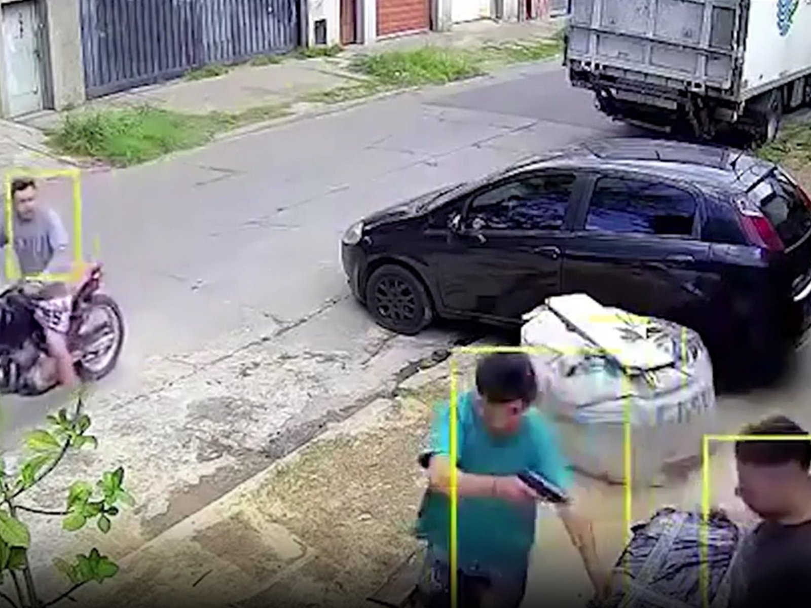 el dramático pedido de un delivery a dos motochorros que lo apuntaron con un arma para robarle la moto