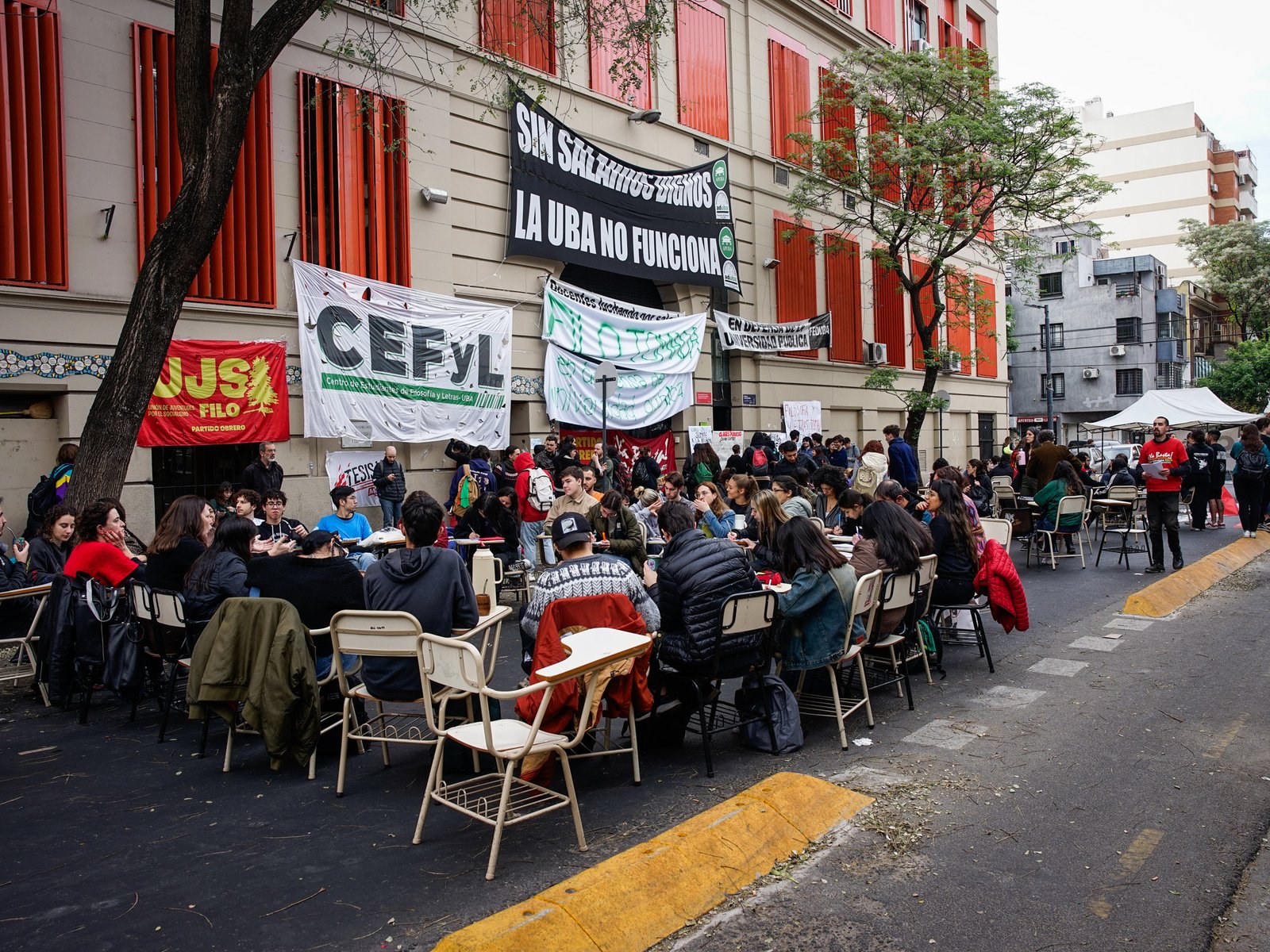 hay tomas en la UBA y en el interior del país