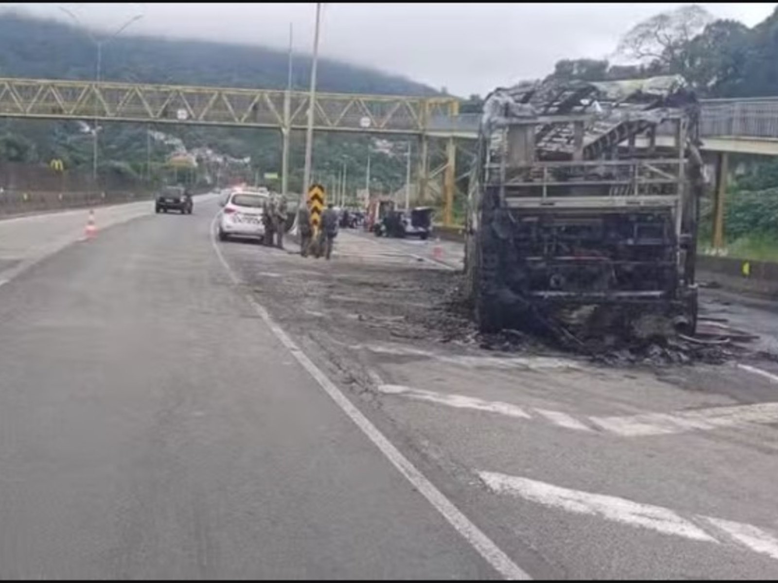 la barrabrava de Palmeiras prendió fuego un micro que volvía de un partido