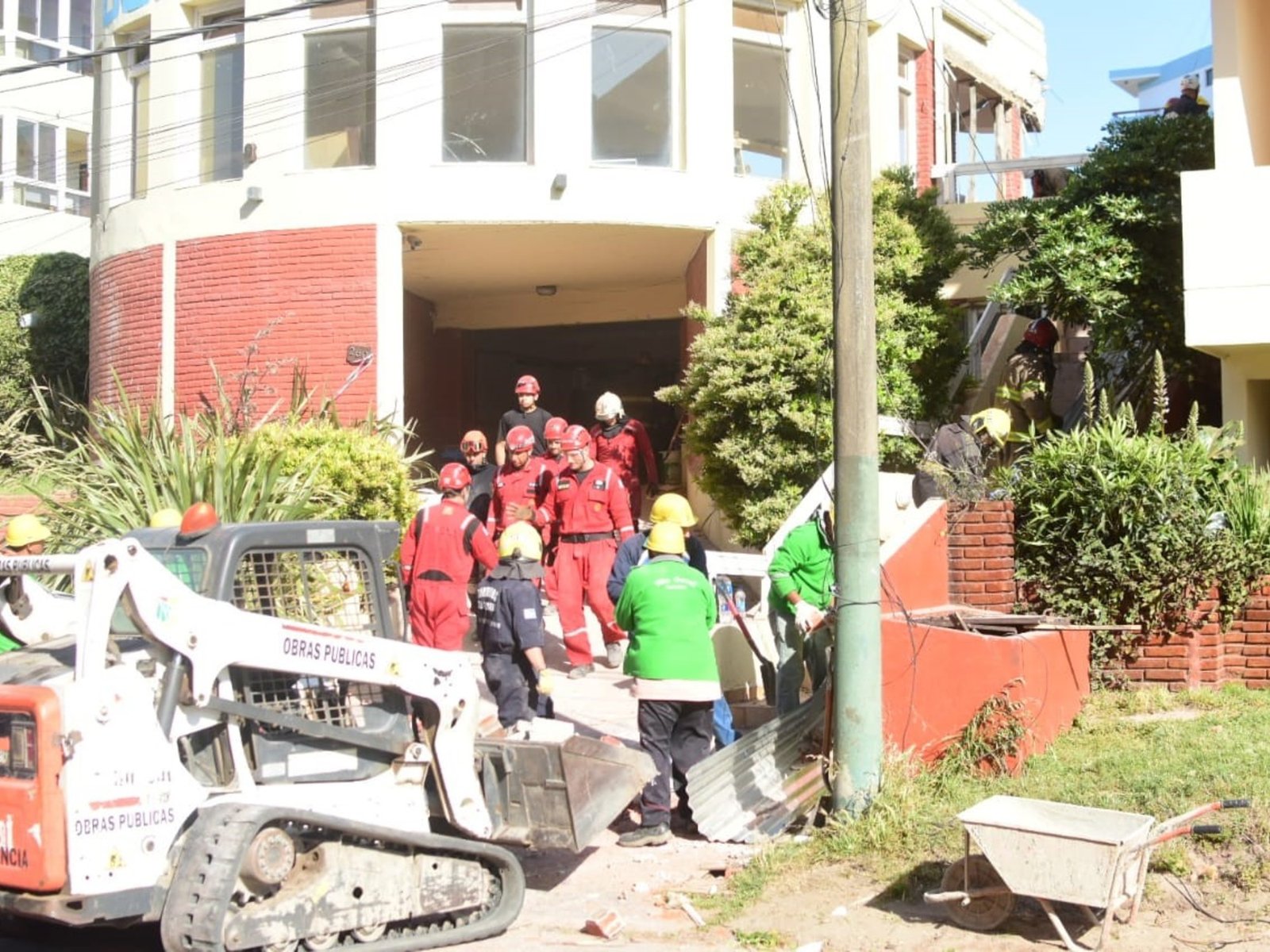 la víctima era un turista de Balcarce y su esposa pudo ser rescatada de milagro