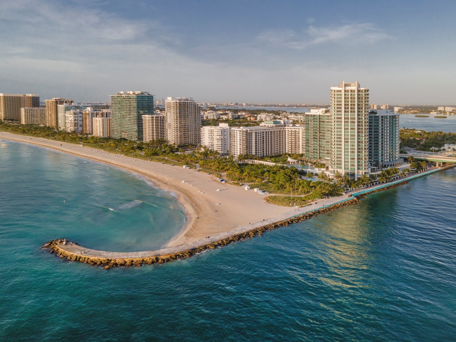 mucho más que tiendas de lujo, playas soñadas y hoteles 5 estrellas
