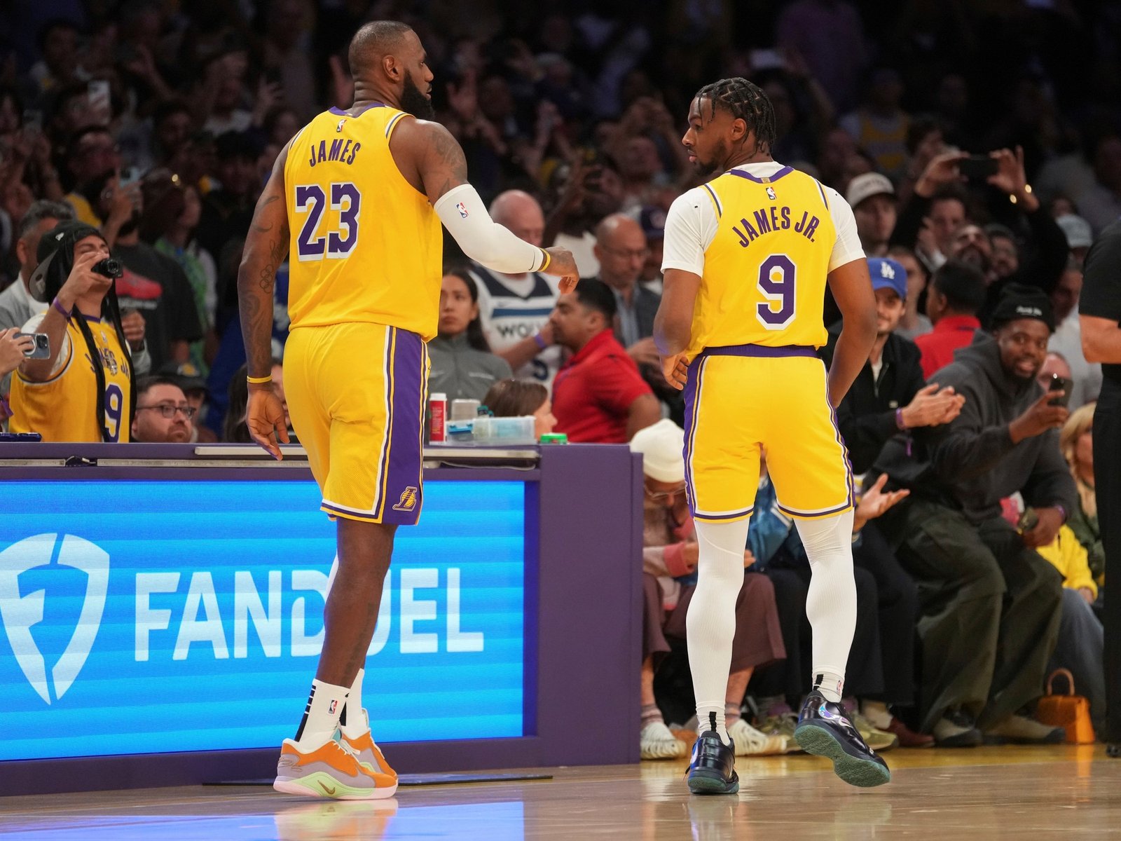 son la primera dupla padre e hijo en jugar juntos en la NBA