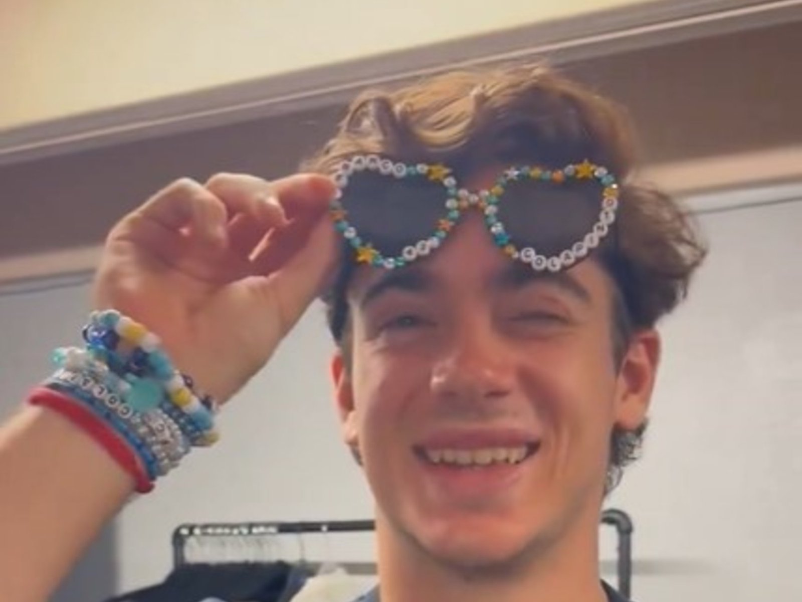 sus problemas por usar la gorra de Bizarrap, “metamos asadito” y argentinidad al por mayor