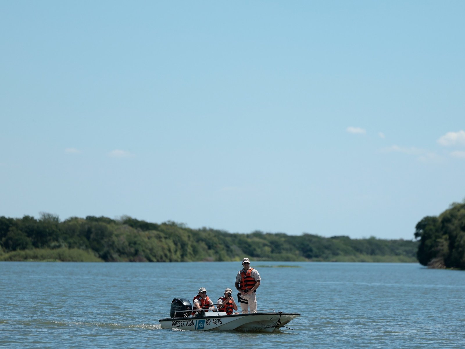 un chico cayó al río, el amigo intentó rescatarlo y ambos murieron ahogados