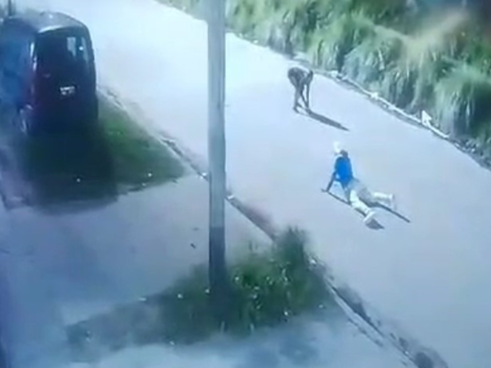 un cuchillazo letal en el corazón, a la vista de las cámaras