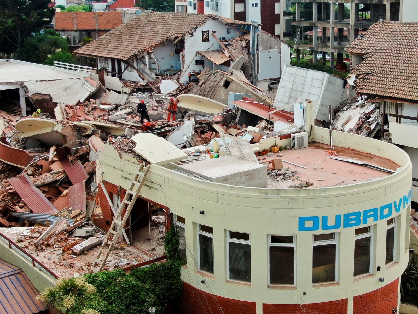 ¿Una explosión? La otra teoría sobre el derrumbe del hotel Dubrovnik en Villa Gesell