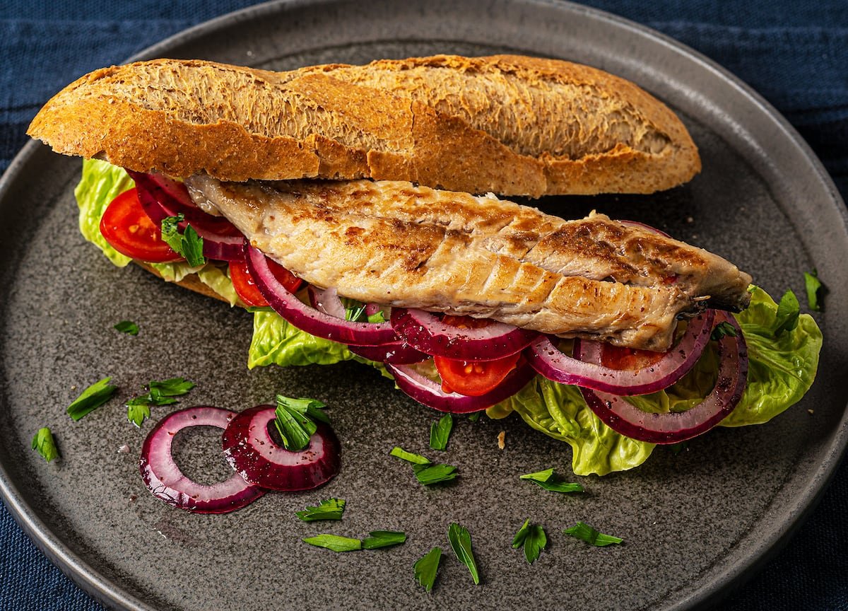 ‘Balik ekmek’ el bocadillo de caballa al estilo de Estambul | El Comidista | Gastronomía